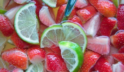 alkoholfreie Bowle mit Beeren